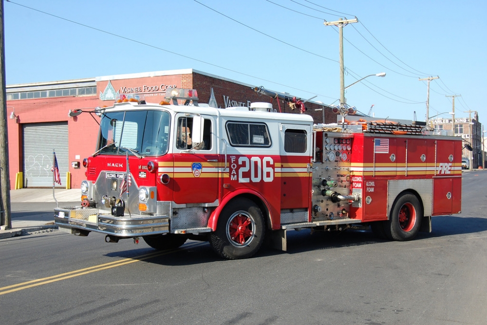 FDNY Foam 206 1988 Mack CF 1000-750 Photo by Chris Tompkins-XL.jpg