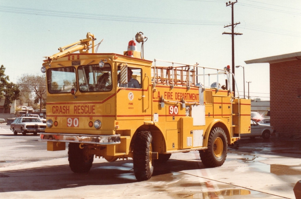 ca_los_angeles_retired_airport_2_crash_90-1 (1).jpg